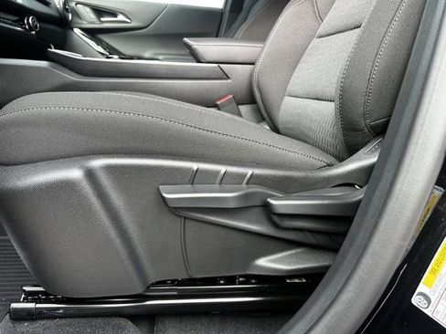 New 2026 Chevrolet Equinox LT image 10