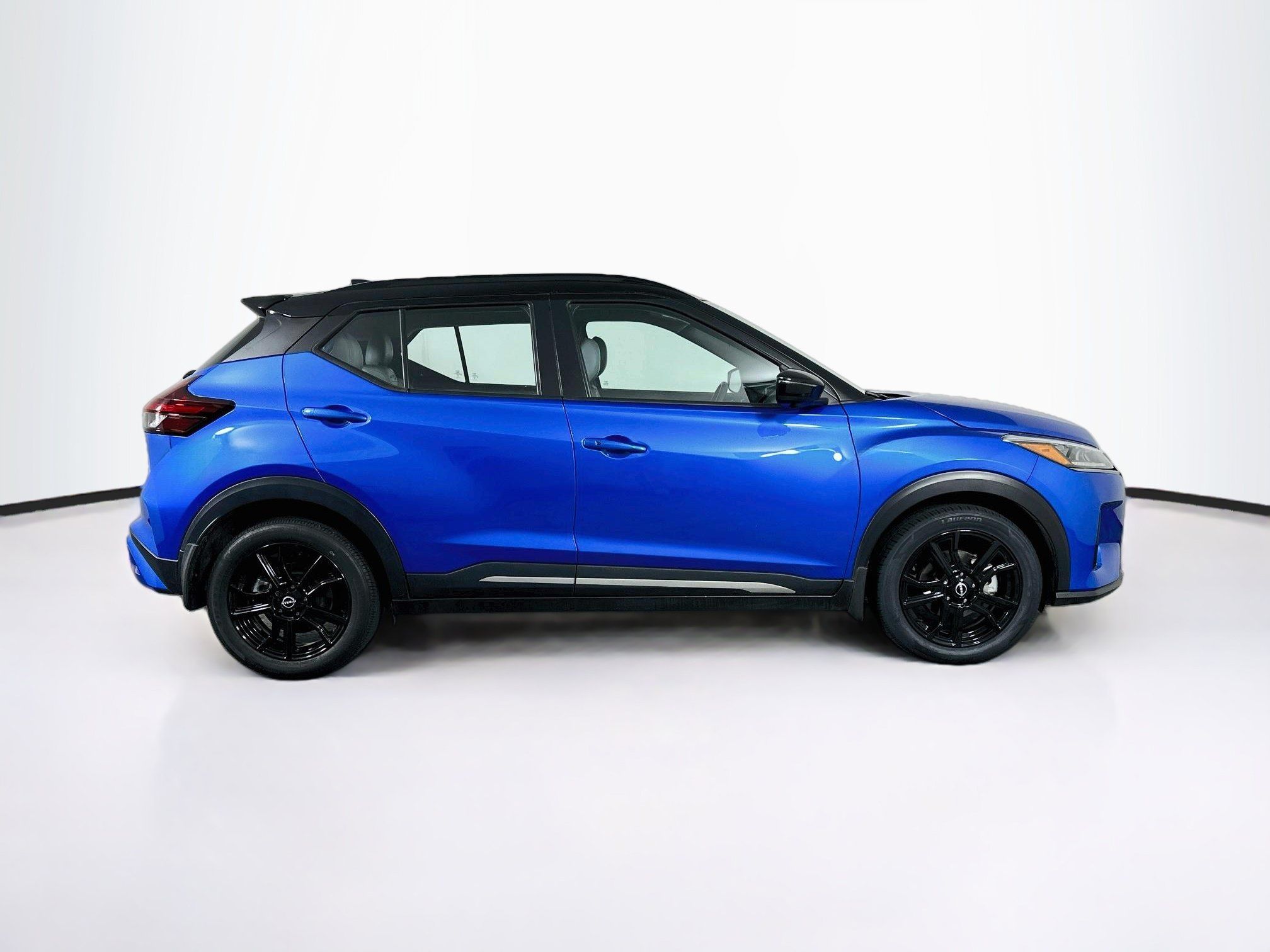 Used 2024 Nissan Kicks SR w/ SR Premium Package FWD image 10