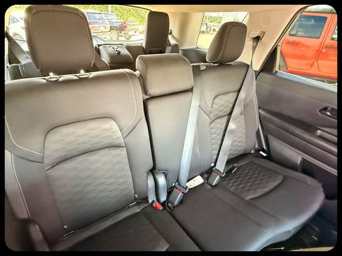 Used 2024 Nissan Pathfinder S FWD image 13