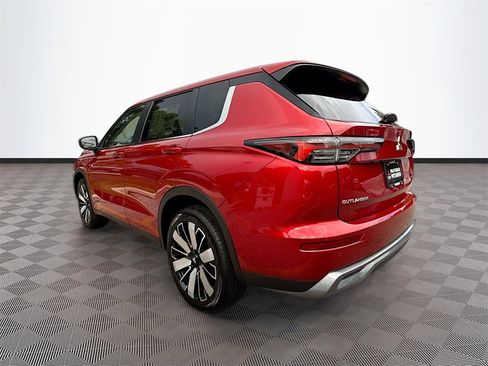 New 2025 Mitsubishi Outlander SE image 7