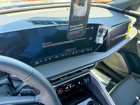 New 2025 Audi SQ5 Prestige image 20