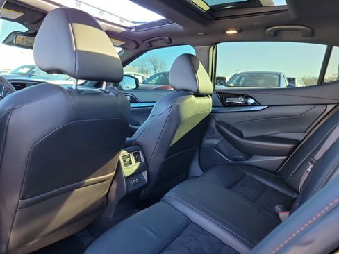 Certified 2022 Nissan Maxima SR w/ Sport Mat Group image 14