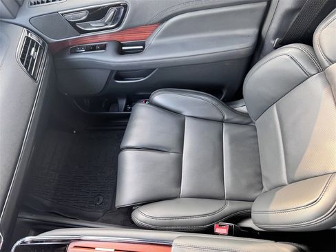 Used 2024 Lincoln Navigator Premiere image 23