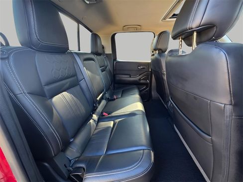 Used 2024 Nissan Frontier SL w/ Technology Package image 8