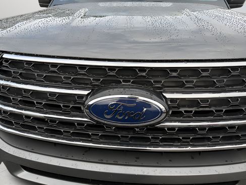 Used 2022 Ford Explorer XLT w/ Class IV Trailer Tow Package RWD image 18