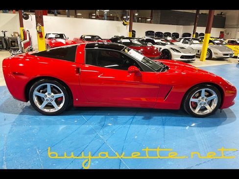 Used 2006 Chevrolet Corvette Coupe w/ Preferred Equipment Group RWD image 7