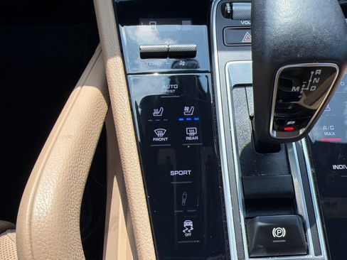 Certified 2022 Porsche Cayenne Platinum Edition AWD/4WD image 18