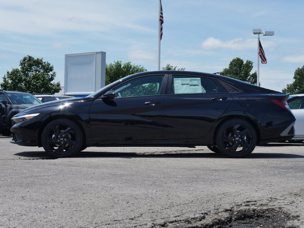 New 2026 Hyundai Elantra SEL FWD image 12