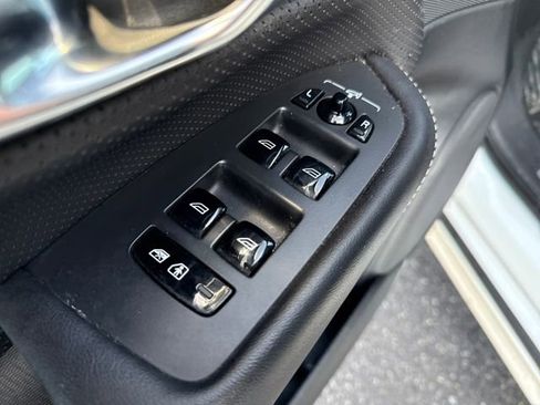 Used 2019 Volvo XC90 T5 R-Design image 17
