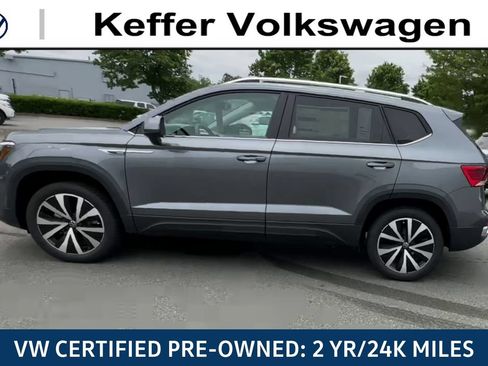 Certified 2023 Volkswagen Taos SE FWD image 7