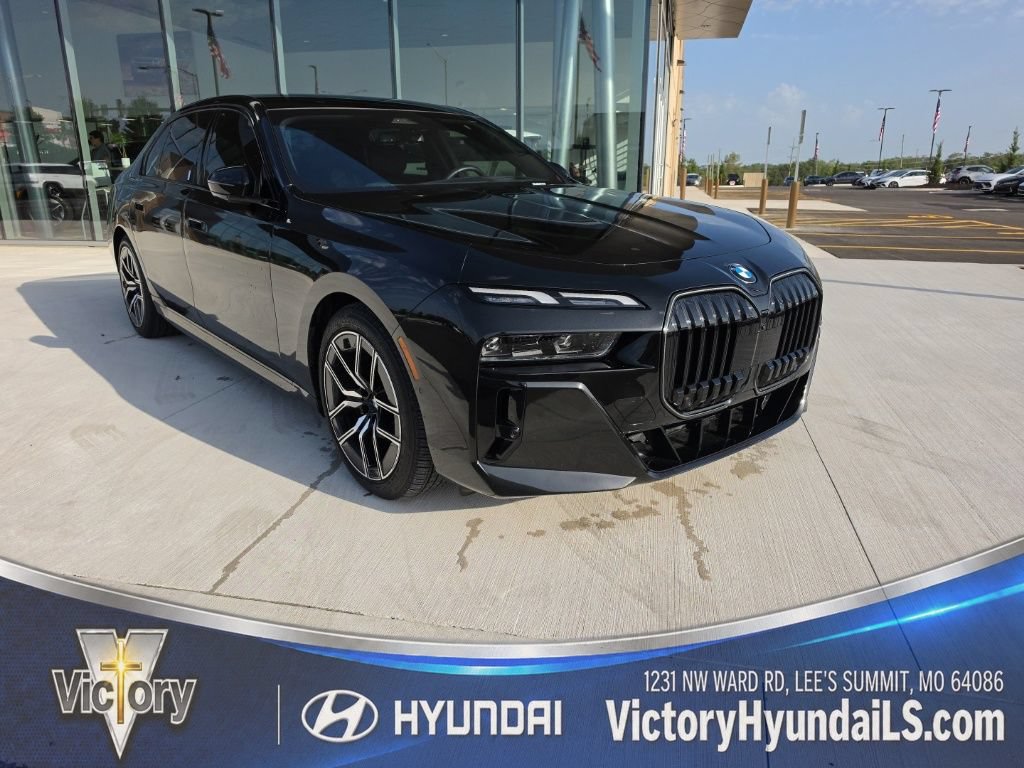 Used 2026 BMW 740i xDrive AWD/4WD image 8