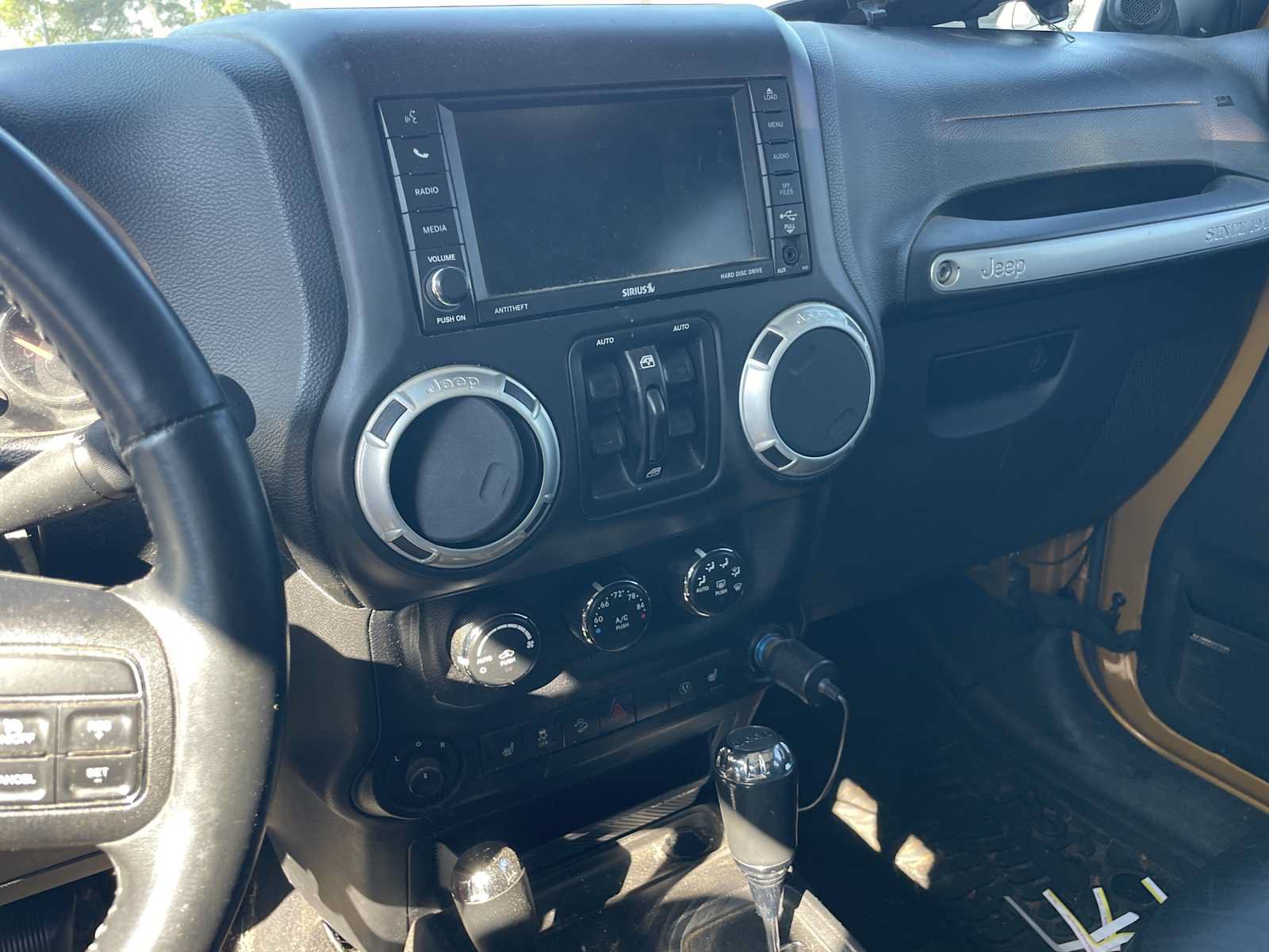 Used 2014 Jeep Wrangler Unlimited Rubicon w/ Connectivity Group AWD/4WD image 8