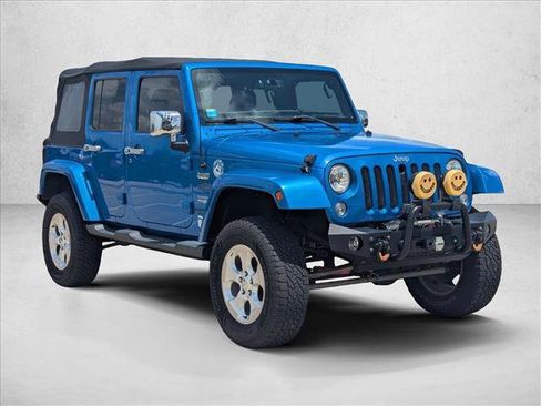 Used 2015 Jeep Wrangler Unlimited Sahara w/ Connectivity Group AWD/4WD image 3