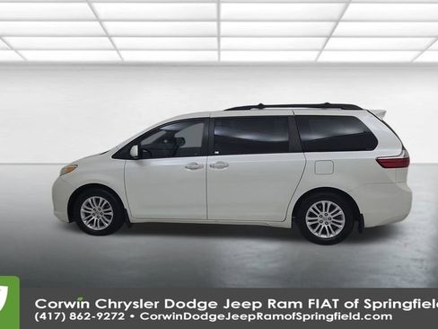 Used 2016 Toyota Sienna L image 9