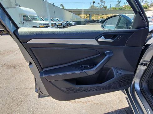Used 2024 Volkswagen Jetta SE FWD image 20