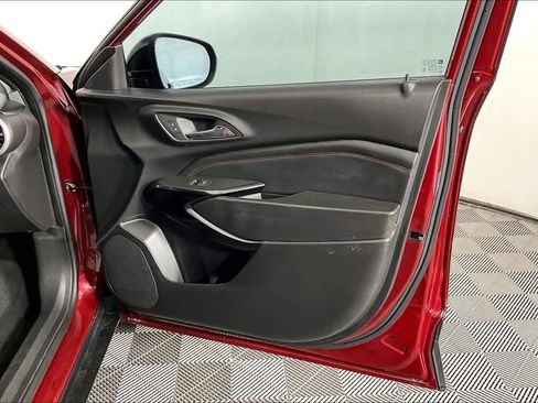 Used 2024 Chevrolet Trax RS FWD image 22
