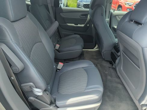 Used 2015 Chevrolet Traverse LT w/ Style and Technology Package FWD image 31