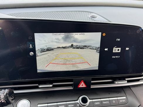 Used 2025 Hyundai Elantra SEL image 25