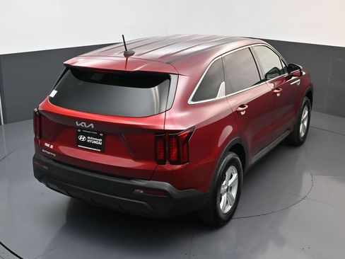 Used 2023 Kia Sorento LX FWD image 16
