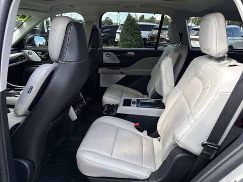 Certified 2025 Lincoln Aviator Reserve w/ Equipment Group 201A image 17