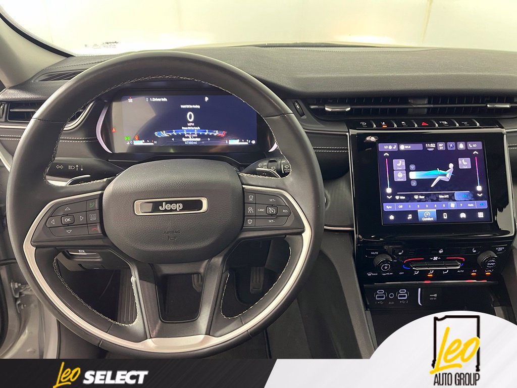 Used 2023 Jeep Grand Cherokee Laredo w/ Luxury Tech Group I RWD image 14