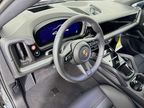 New 2026 Porsche Cayenne Coupe AWD/4WD image 4