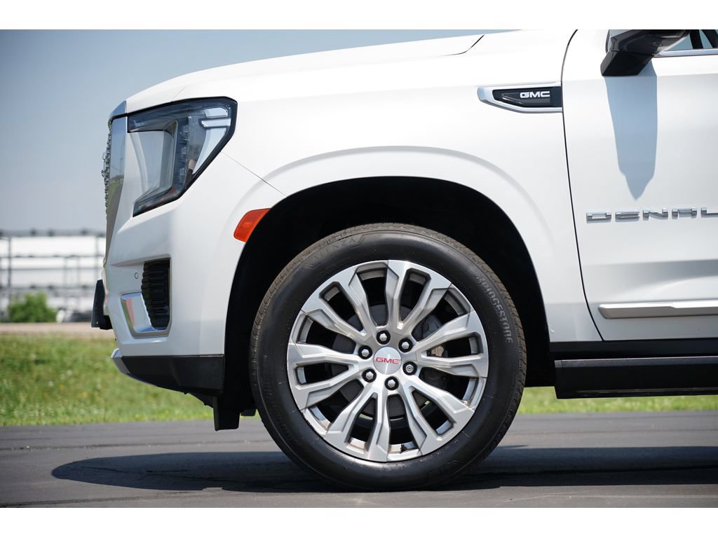 Used 2021 GMC Yukon XL Denali w/ Denali Premium Package AWD/4WD image 11
