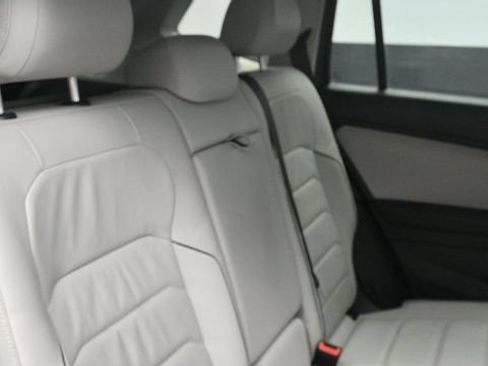 Used 2018 Volkswagen Tiguan SEL Premium AWD/4WD image 13