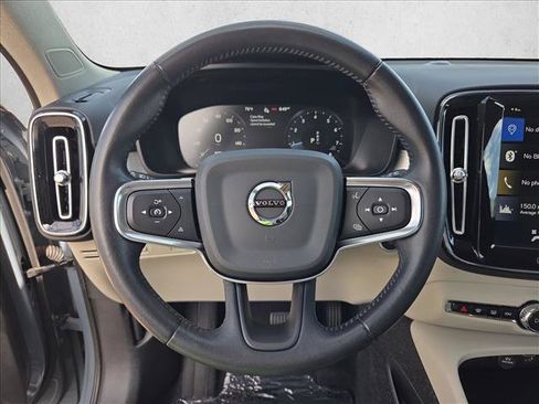 Used 2021 Volvo XC40 T4 Momentum FWD image 14