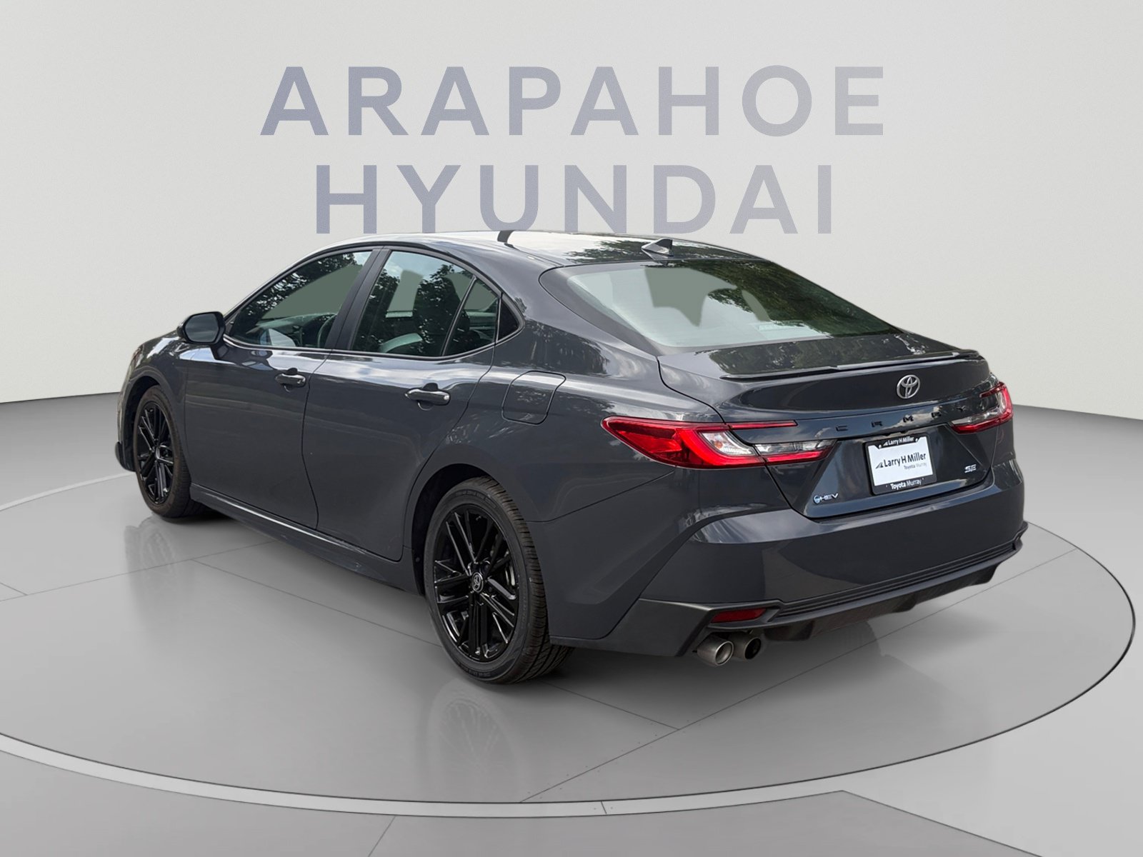 Used 2025 Toyota Camry SE FWD image 3