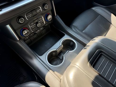 Used 2023 Chevrolet Suburban LT image 27