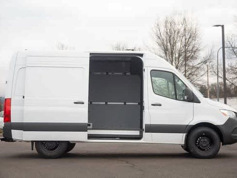 Used 2025 Mercedes-Benz Sprinter 2500 image 7
