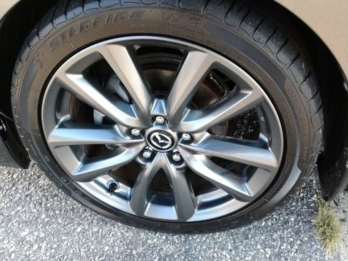 Used 2019 MAZDA MAZDA3 Hatchback w/ Preferred Package FWD image 30