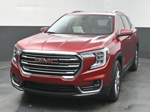 Used 2023 GMC Terrain SLT w/ Tech Package FWD image 4
