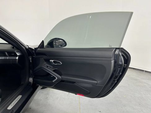 Used 2018 Porsche 911 Carrera RWD image 25