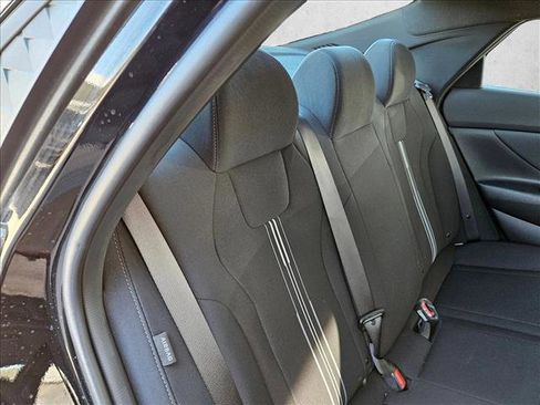 Certified 2025 Hyundai Elantra Sport image 21