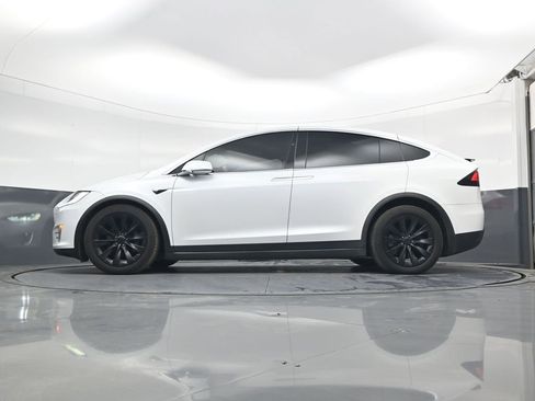 Used 2018 Tesla Model X 75D image 22