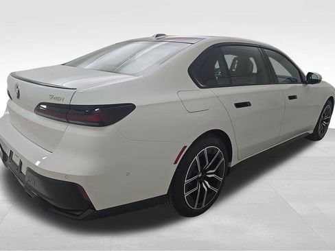 New 2025 BMW 740i xDrive w/ Premium Package image 9