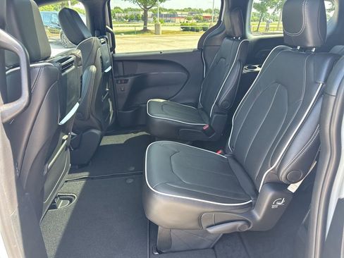 New 2025 Chrysler Pacifica Limited w/ Uconnect Theater Family Group FWD image 42
