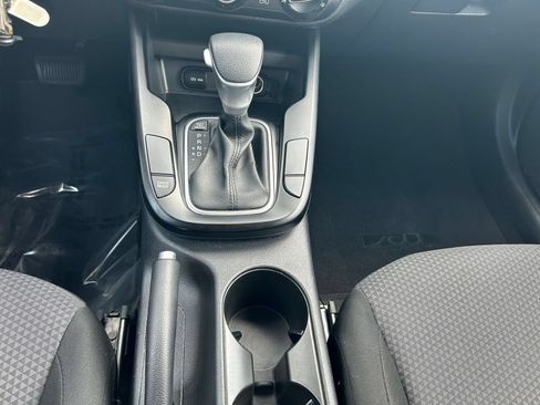 Used 2025 Kia Soul LX w/ LX Technology Package FWD image 36