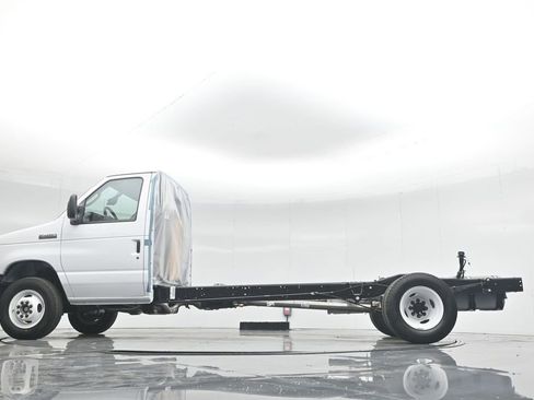 New 2026 Ford E-450 and Econoline 450 Super Duty w/ Power Equipment Group image 43