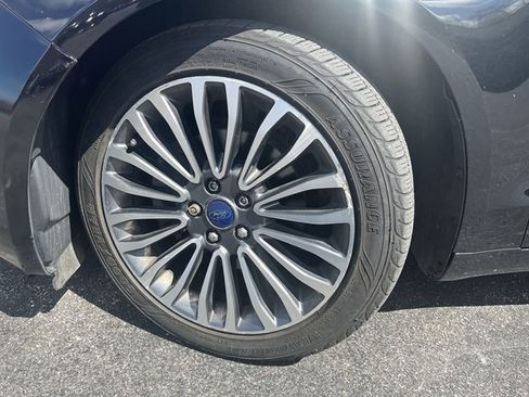 Used 2017 Ford Fusion SE w/ Fusion SE Technology Package image 13