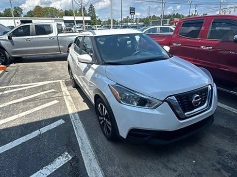 Used 2019 Nissan Kicks SV FWD image 3