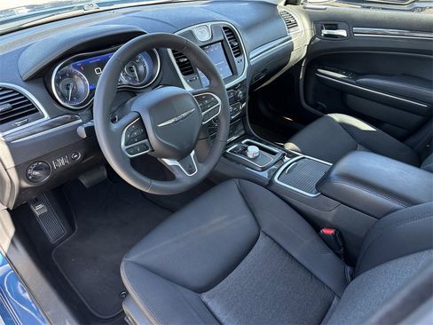 Certified 2022 Chrysler 300 Touring image 11