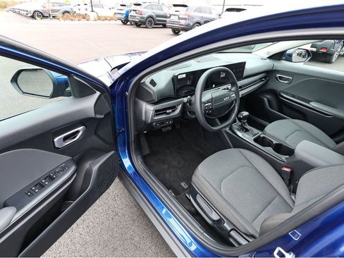 Certified 2025 Kia K4 LXS image 10