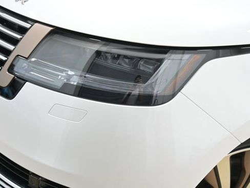 Used 2024 Land Rover Range Rover SV image 4