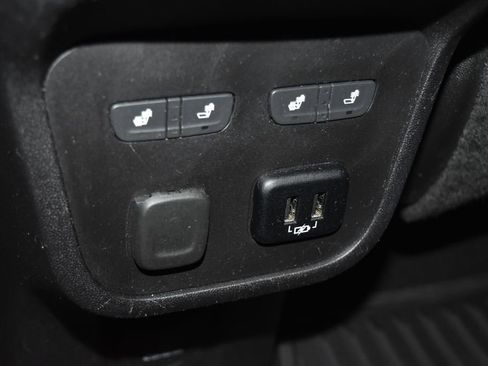 Used 2018 Chevrolet Equinox Premier image 21