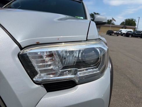 Used 2019 Toyota Tacoma TRD Off-Road AWD/4WD image 22