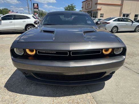 Used 2019 Dodge Challenger SXT w/ Driver Convenience Group RWD image 2