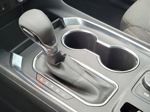 Used 2021 Chevrolet Traverse LT image 34